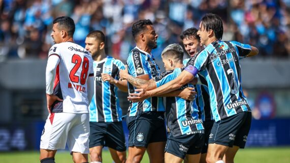 Vitória perdeu para o Grêmio no estádio Centenário (foto: LUCAS UEBEL/GREMIO FBPA)