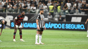 Hulk marcou dois gols para o Atlético na derrota por 4 a 2 para o Flamengo - Crédito: 