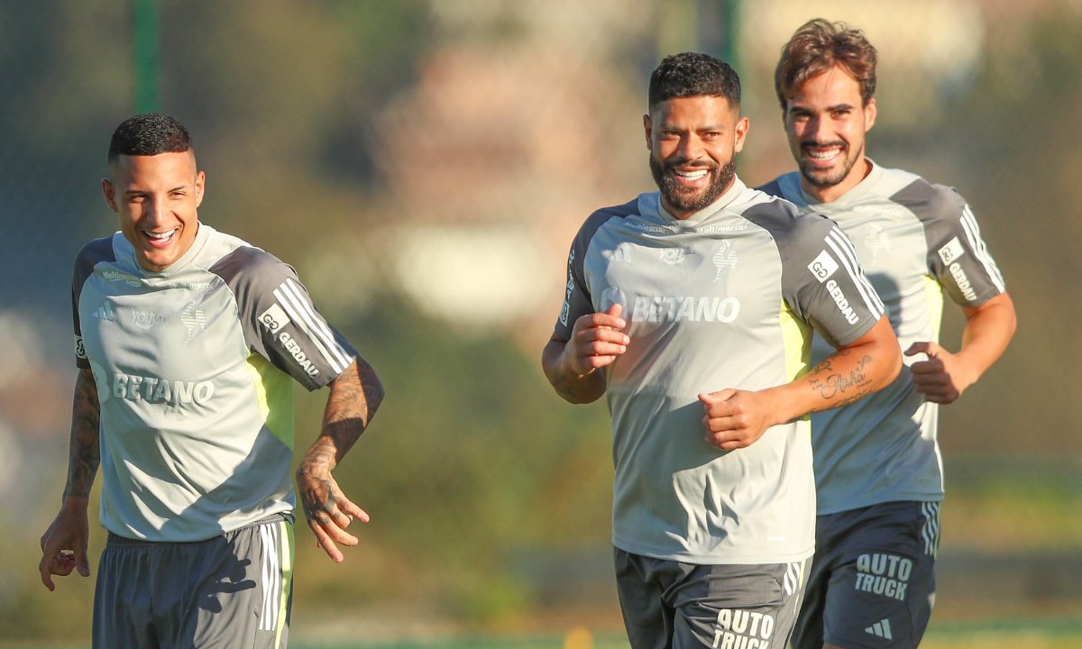 Arana, Hulk e Igor Gomes em treino do Atlético na Cidade do Galo (foto: Paulo Henrique França/Atlético)