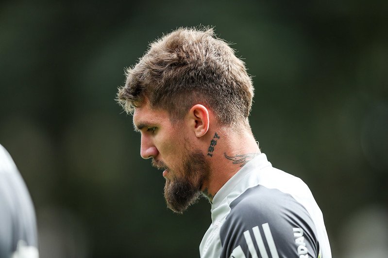 Zagueiro Lyanco, do Atlético, de perfil (foto: Daniela Veiga/Atlético)