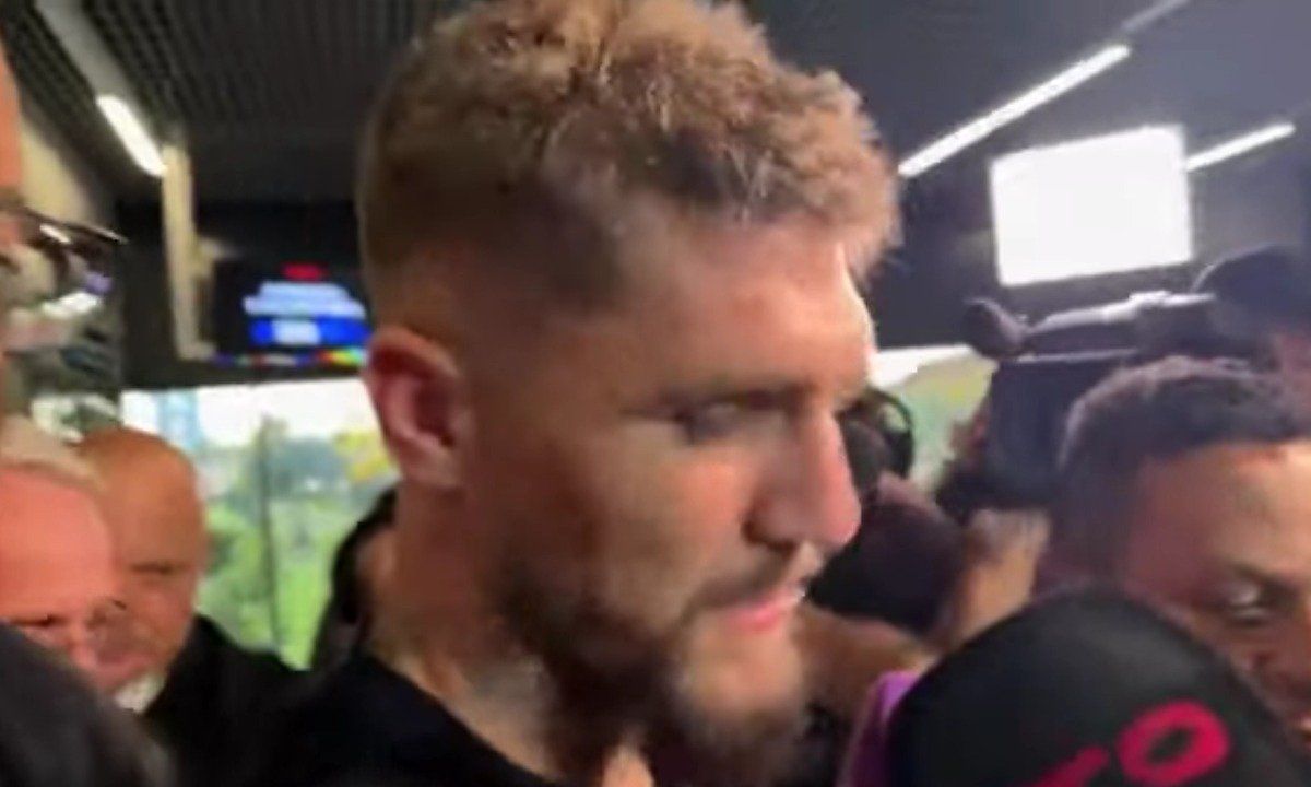 Lyanco em chegada ao Aeroporto Internacional de Belo Horizonte, em Confins (foto: Reprodução/Canal Do Frossard)