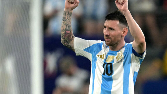 Messi comemora vaga na final da Copa América (foto: JUAN MABROMATA / AFP)