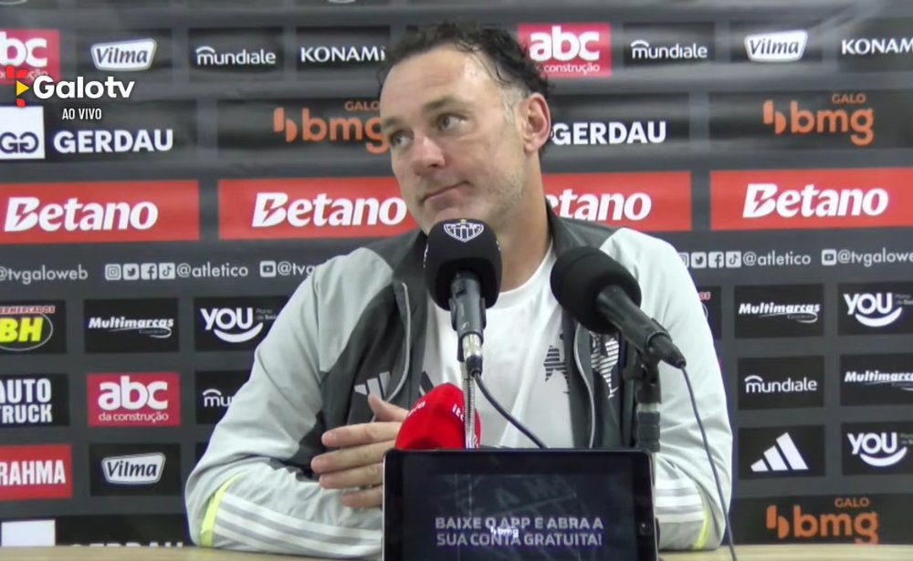 Gabriel Milito, técnico do Atlético, não gostou de pergunta em entrevista coletiva após empate com o CRB (foto: Reprodução/GaloTV)