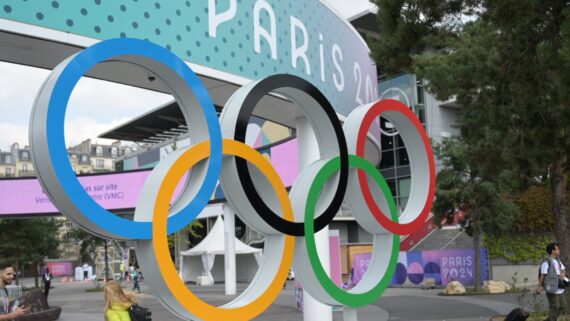 aros olímpicos em Paris (foto: Leandro Couri/EM/D.A Press)