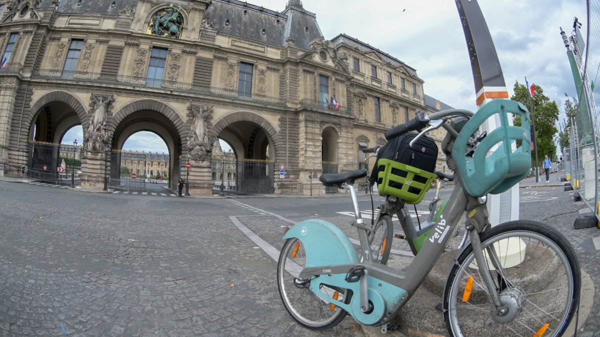 No Ataque visita pontos turisticos na cidade luz, mas enfrenta os cerceamentos por conta da seguranca (foto: Leandro Couri/EM/D.A Press)