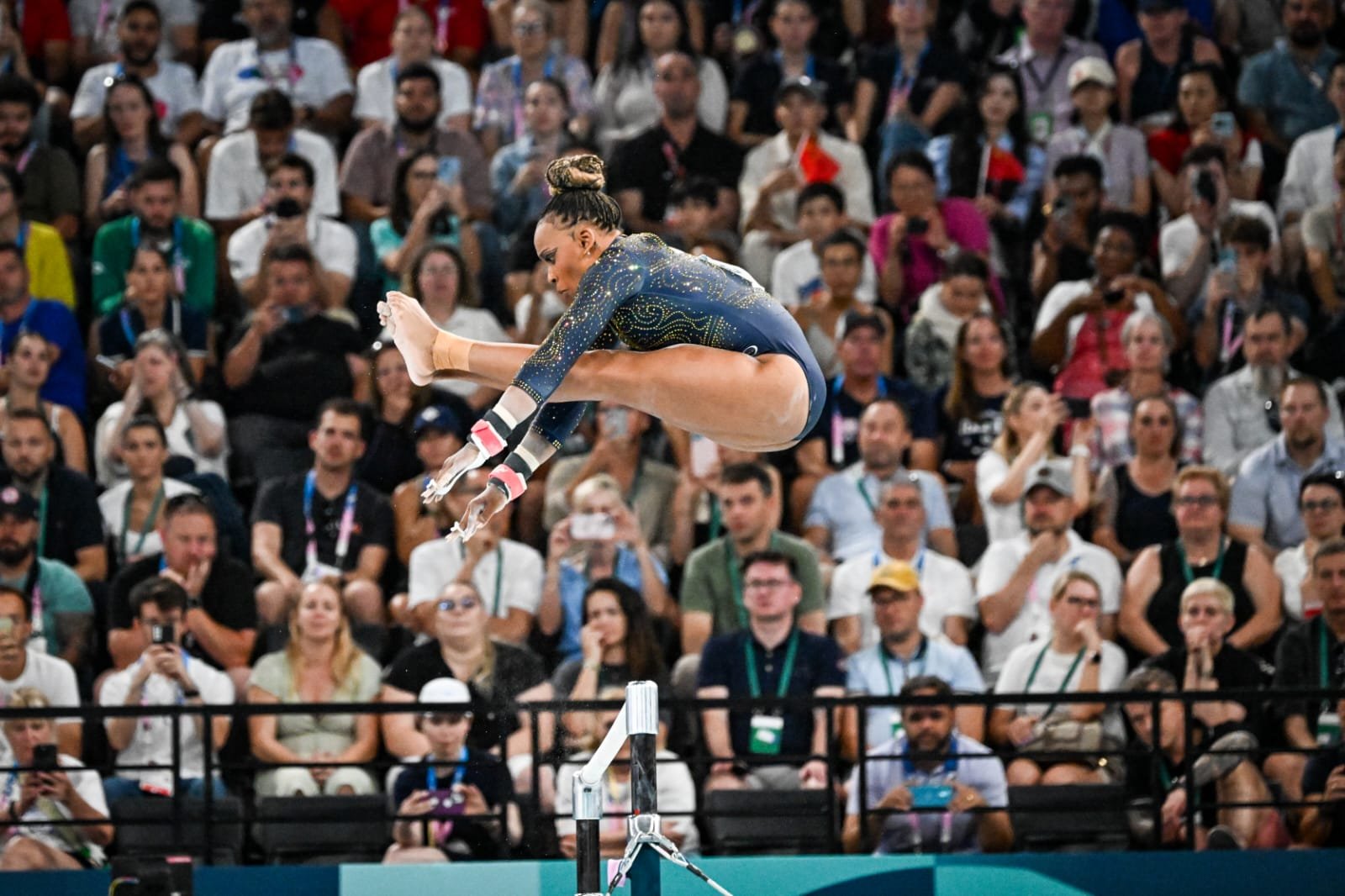 Rebeca Andrade voa nas barras (foto: Leandro Couri/EM/D.A Press)