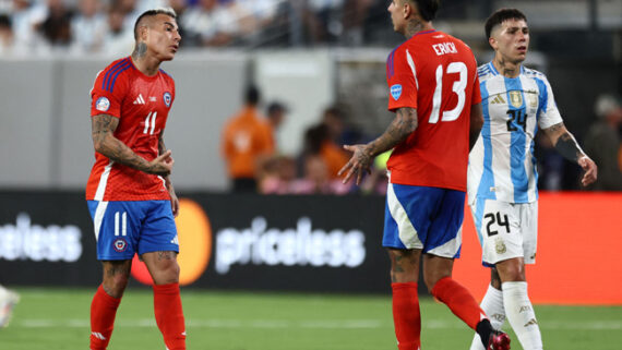 Vargas e Pulgar, de Atlético e Flamengo, defenderam a Seleção Chilena na Copa América 2024 (foto:  TIM NWACHUKWU/AFP)