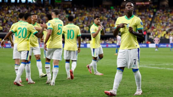 Atacante da Seleção Brasileira, Vinícius Júnior comemora gol marcado na goleada por 4 a 1 sobre o Paraguai, pela segunda rodada da Copa América (foto: Rafael Ribeiro/CBF)