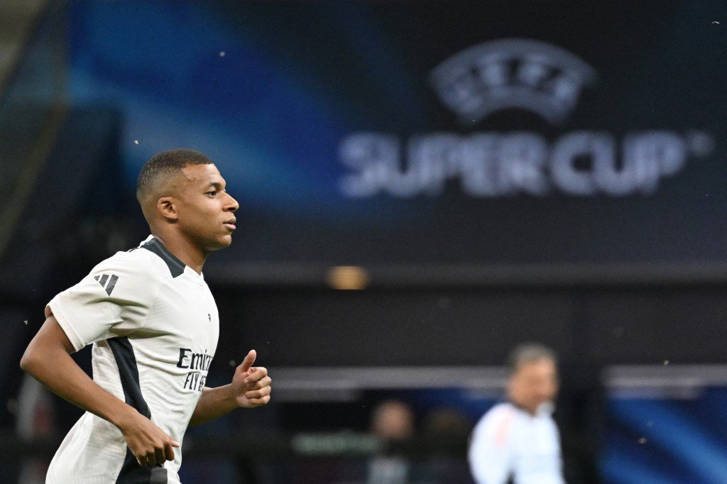 Mbappé em treino para a Supercopa da UEFA (foto: Sergei GAPON / AFP)