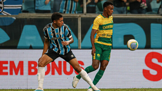 Equipes se enfrentam neste sábado (10/8), na Arena Pantanal, na capital do Mato Grosso, pela 22ª rodada do Campeonato Brasileiro (foto: AssCom Dourado)