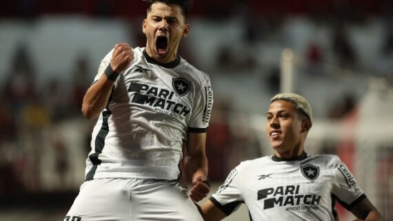 Romero comemora gol na vitória do Botafogo sobre o Atlético-GO (foto: Vitor Silva/Botafogo.)