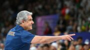 José Roberto Guimarães, treinador da Seleção Brasileira Feminina de Vôlei (foto: Natalia KOLESNIKOVA / AFP)