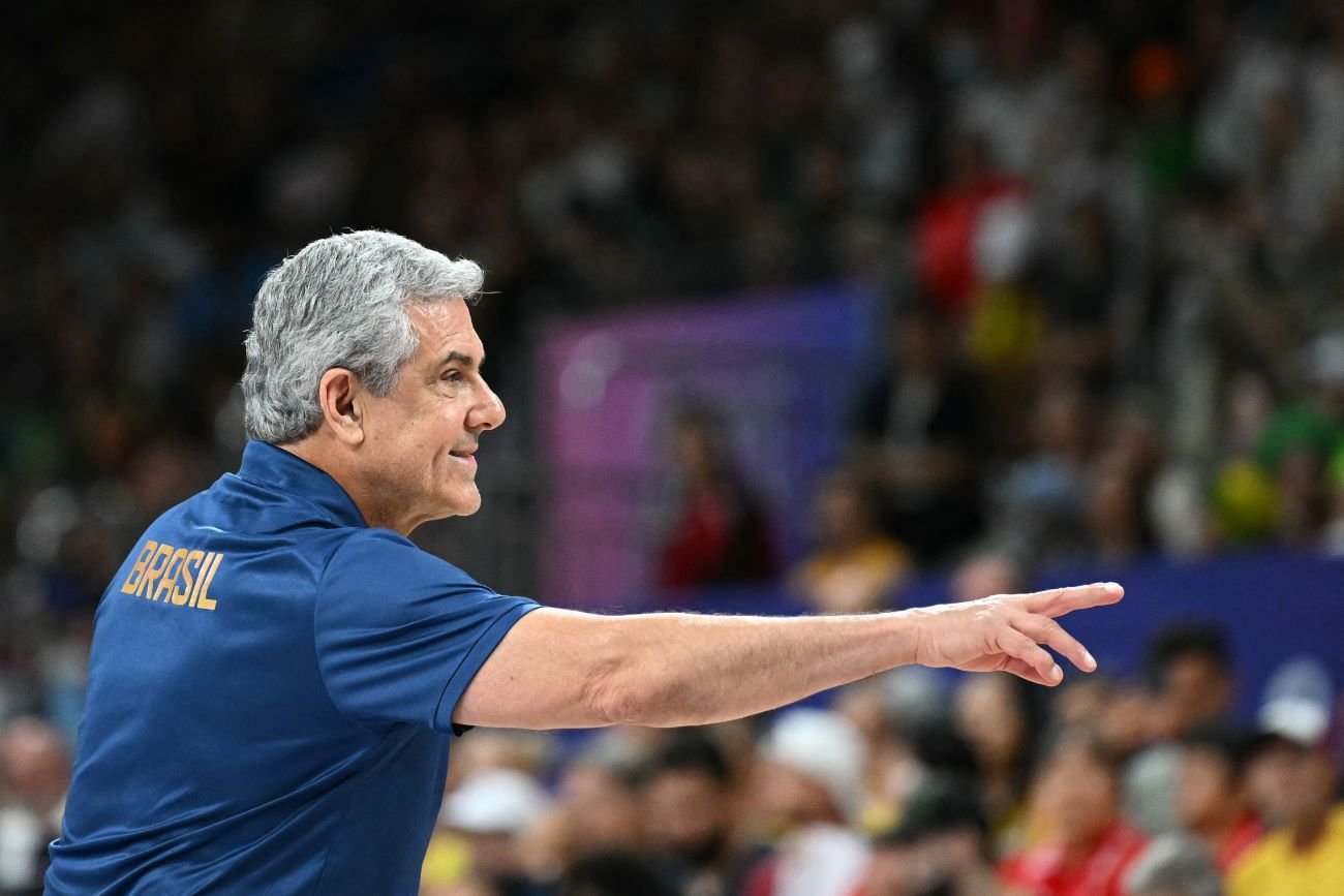 José Roberto Guimarães, treinador da Seleção Brasileira Feminina de Vôlei (foto: Natalia KOLESNIKOVA / AFP)