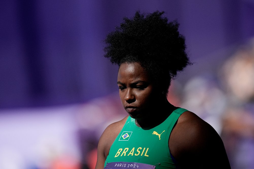 Ana da Silva na classificatória do arremesso de peso em Paris (foto: Alexandre Loureiro/COB)