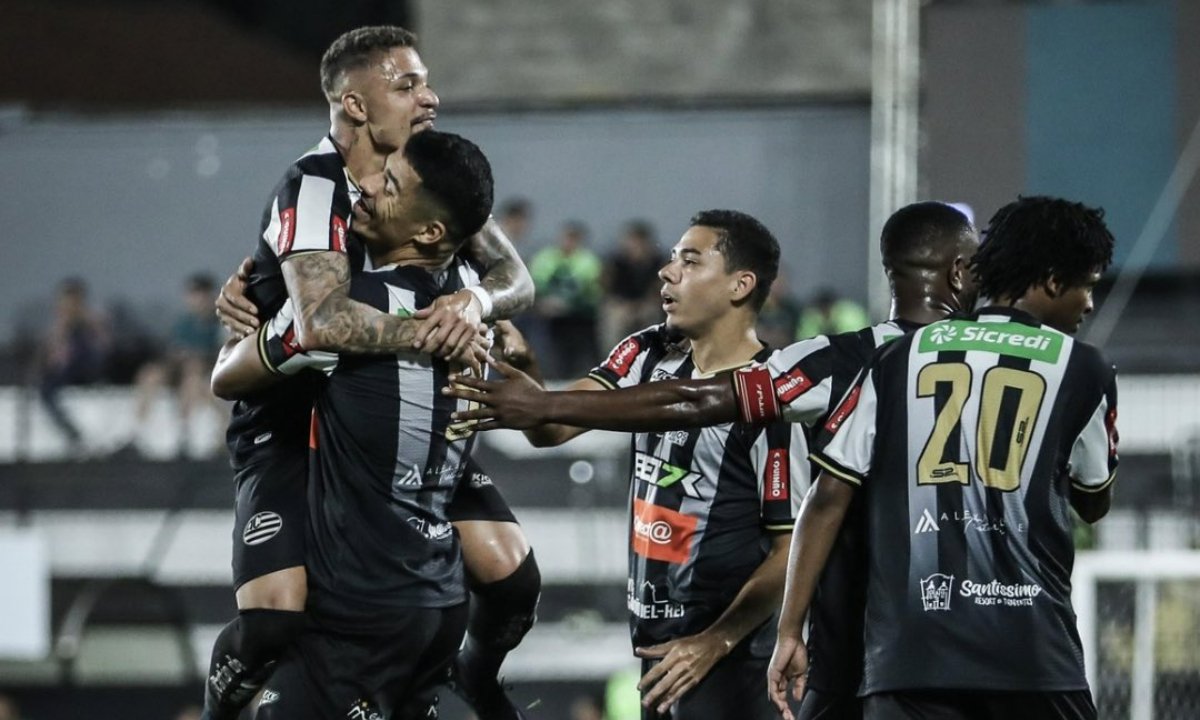 Time do Athletic em comemoração (foto: Divulgação/Athletic)