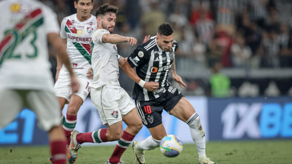 Paulinho em lance no jogo contra o Fluminense (foto: Pedro Souza/Atlético)