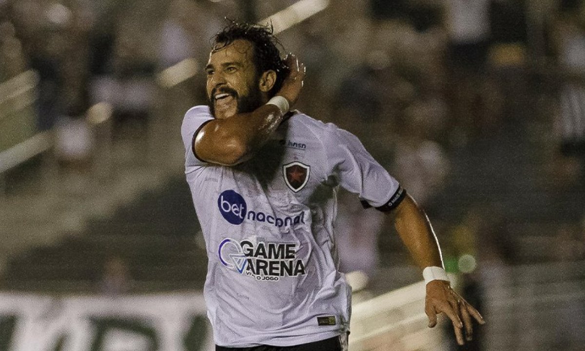 Henrique Dourado comemorando gol (foto: Divulgação/Botafogo-PB)
