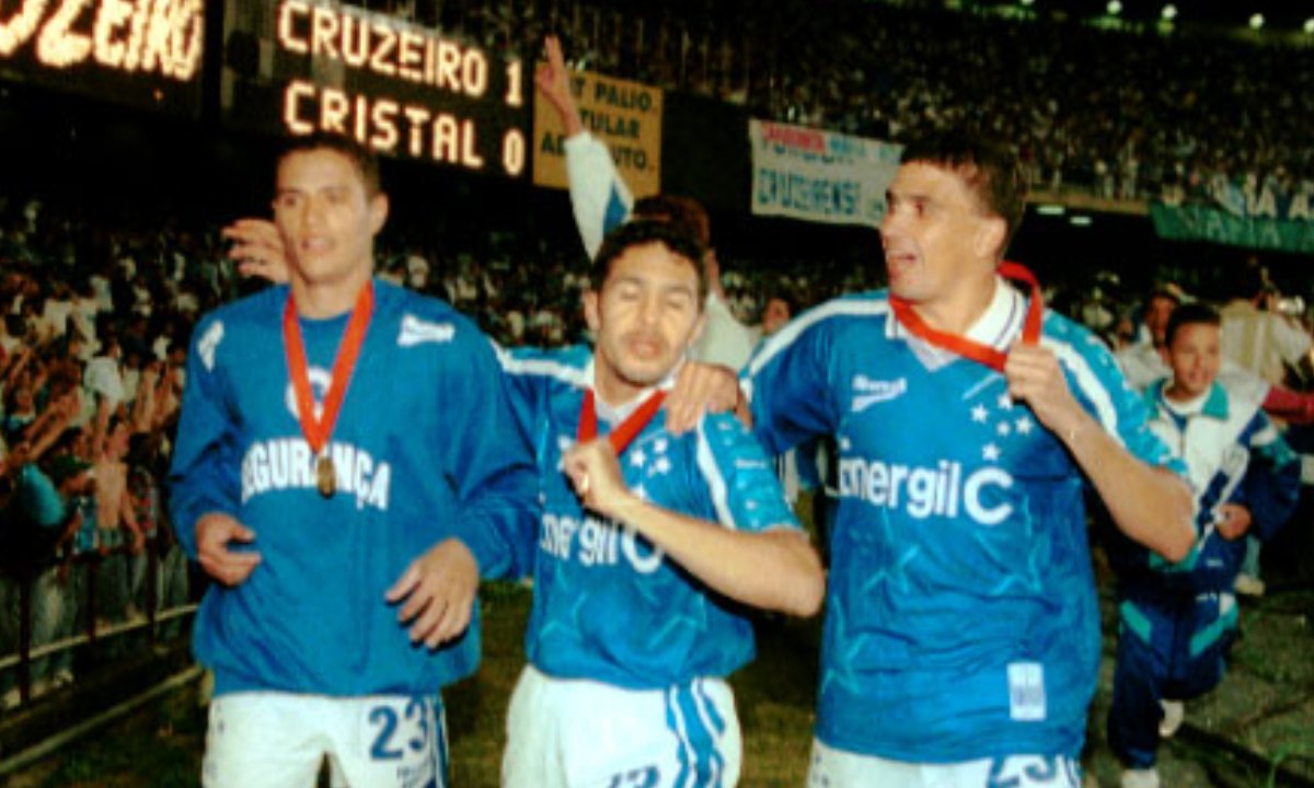 Jogadores do Cruzeiro comemorando o título da Libertadores de 1997 - (foto: Washington Alves/Estado de Minas)