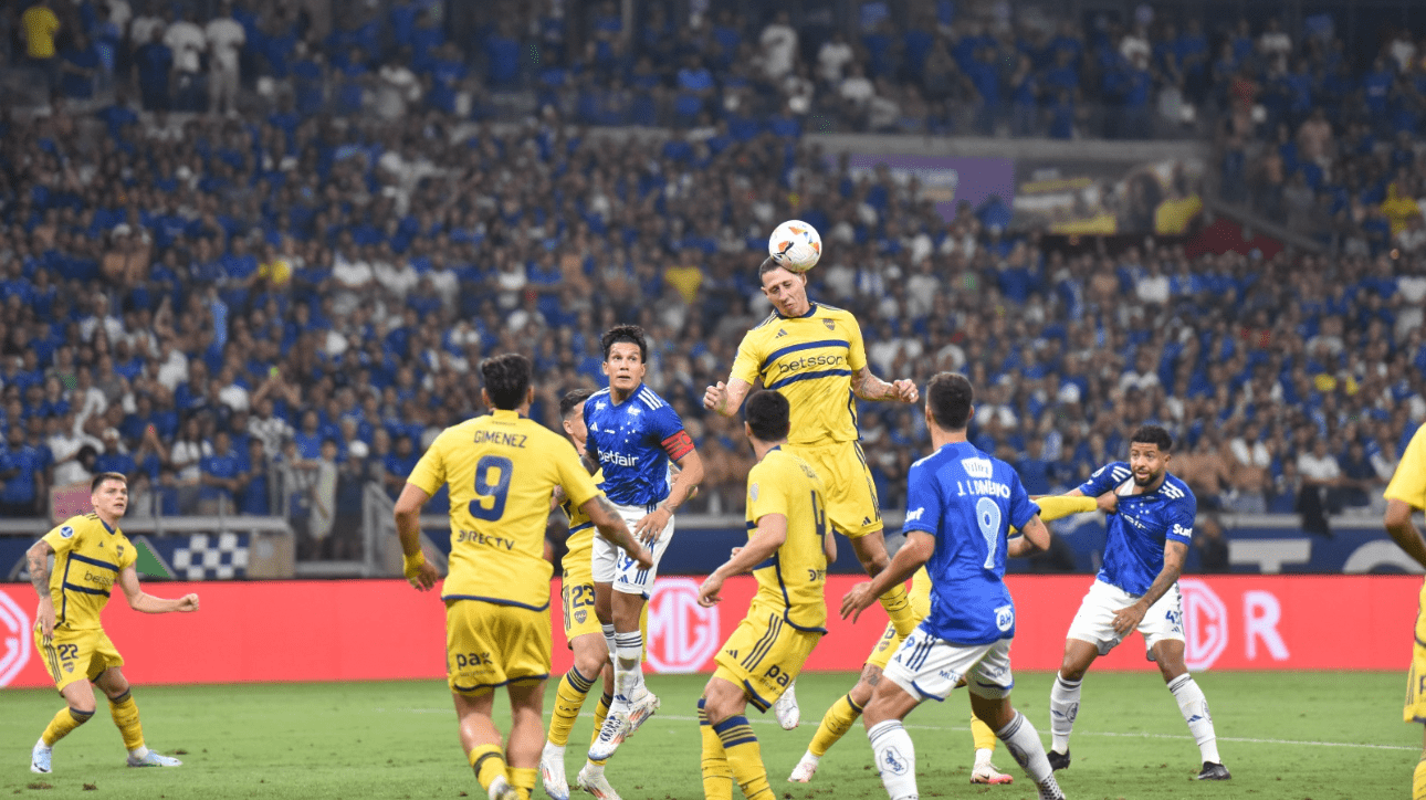 Jogadores de Cruzeiro e Boca Juniors no Mineirão