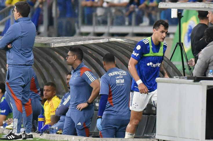 Dinenno em jogo do Cruzeiro (foto: Ramon Lisboa/EM/D.A.Press)