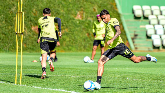 América em treino no CT Lanna Drumond (foto: Mourão Panda/América)