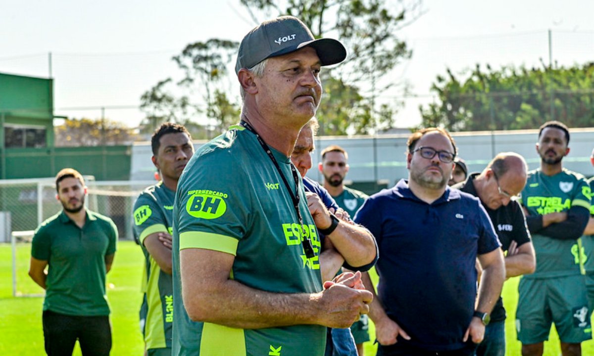 Lisca em primeiro treino no América (foto: Mourão Panda/América)