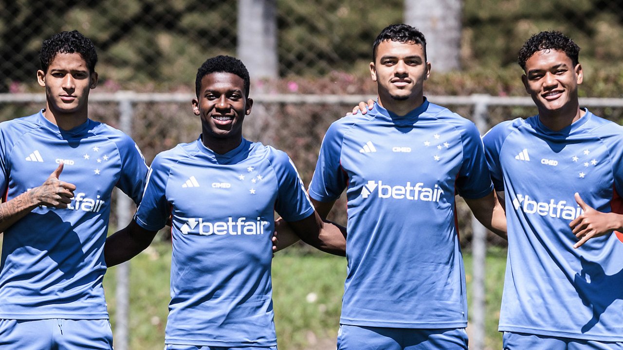 Jovens da base do Cruzeiro (foto: Gustavo Aleixo/Cruzeiro)