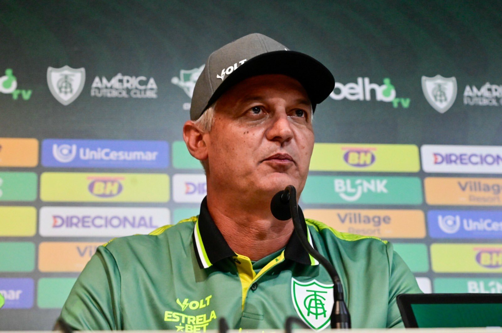 Lisca durante apresentação no América (foto: Mourão Panda/América)