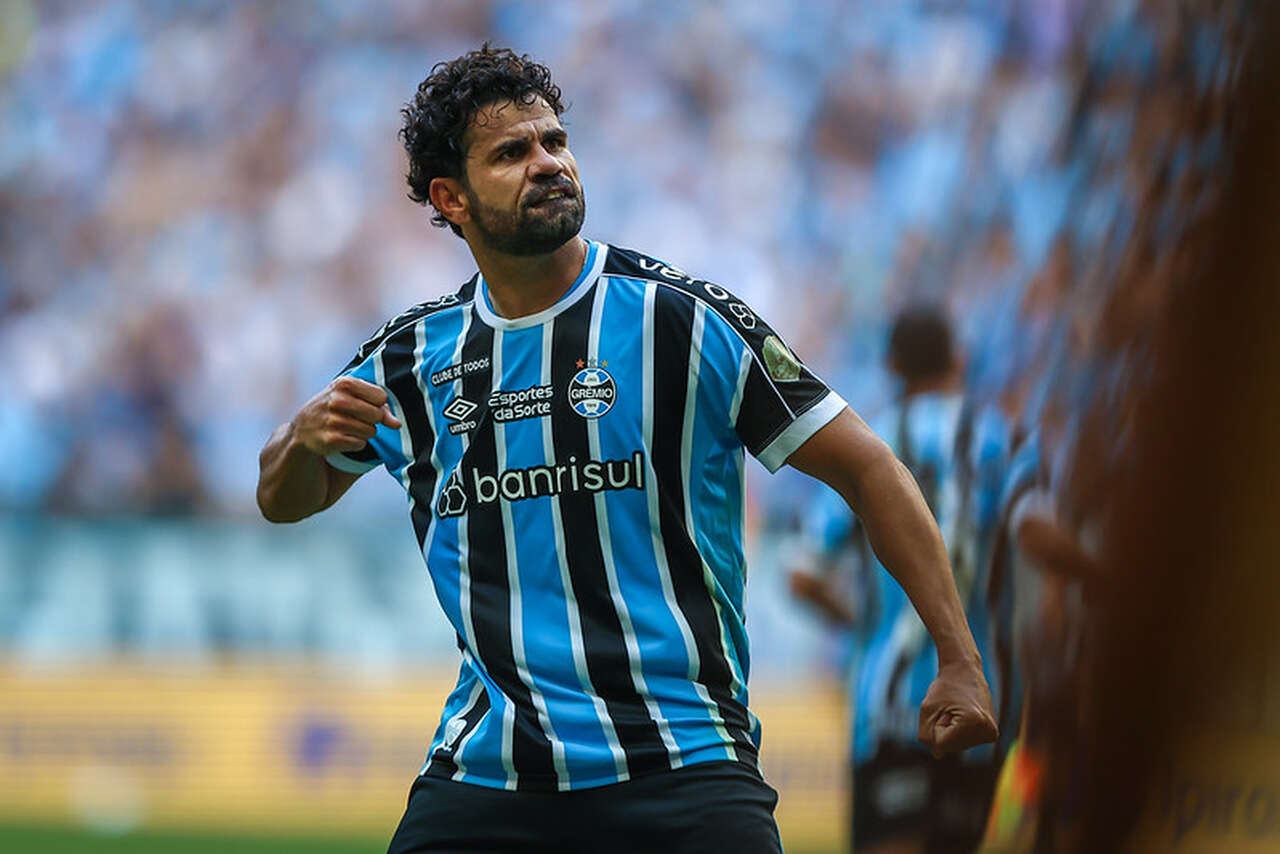 Diego Costa comemora gol pelo Grêmio - (foto: Lucas Uebel/Grêmio)