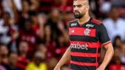 Fabrício Bruno com a camisa do Flamengo (foto: Marcelo Cortes/Flamengo)