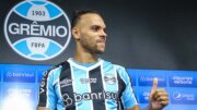 Braithwaite acena (foto: LUCAS UEBEL/GRÊMIO FBPA)