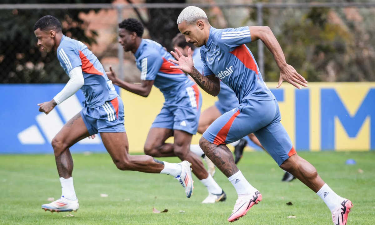 Matheus Pereira em treino do Cruzeiro na Toca da Raposa 2 (foto: Gustavo Aleixo/Cruzeiro)