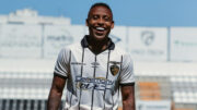 Paulo Vitor na apresentação ao Portimonense, de Portugal (foto: Divulgação/Portimonense)