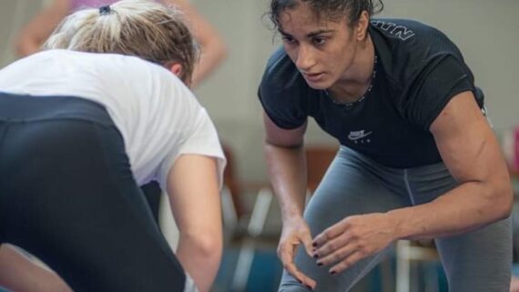 Lutadora em treino (foto: Reprodução / Vinesh Phogat)