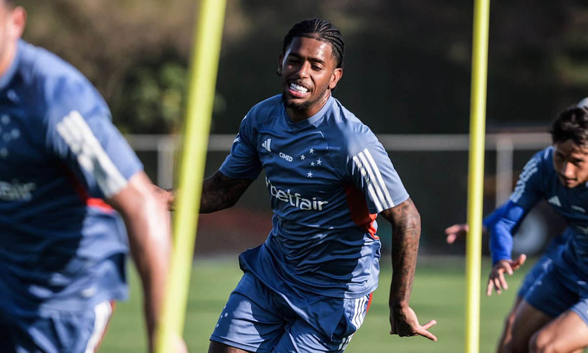 Wesley Gasolina em treino do Cruzeiro (foto: Gustavo Aleixo/Cruzeiro)