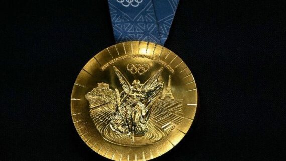 Medalha de ouro nos Jogos Olímpicos de Paris (foto: Jonathan NACKSTRAND / AFP)