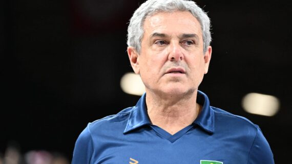 José Roberto Guimarães, técnico da Seleção Brasileira, na vitória sobre a República Dominicana em Paris 2024 (foto: Leandro Couri/EM/D.A Press)