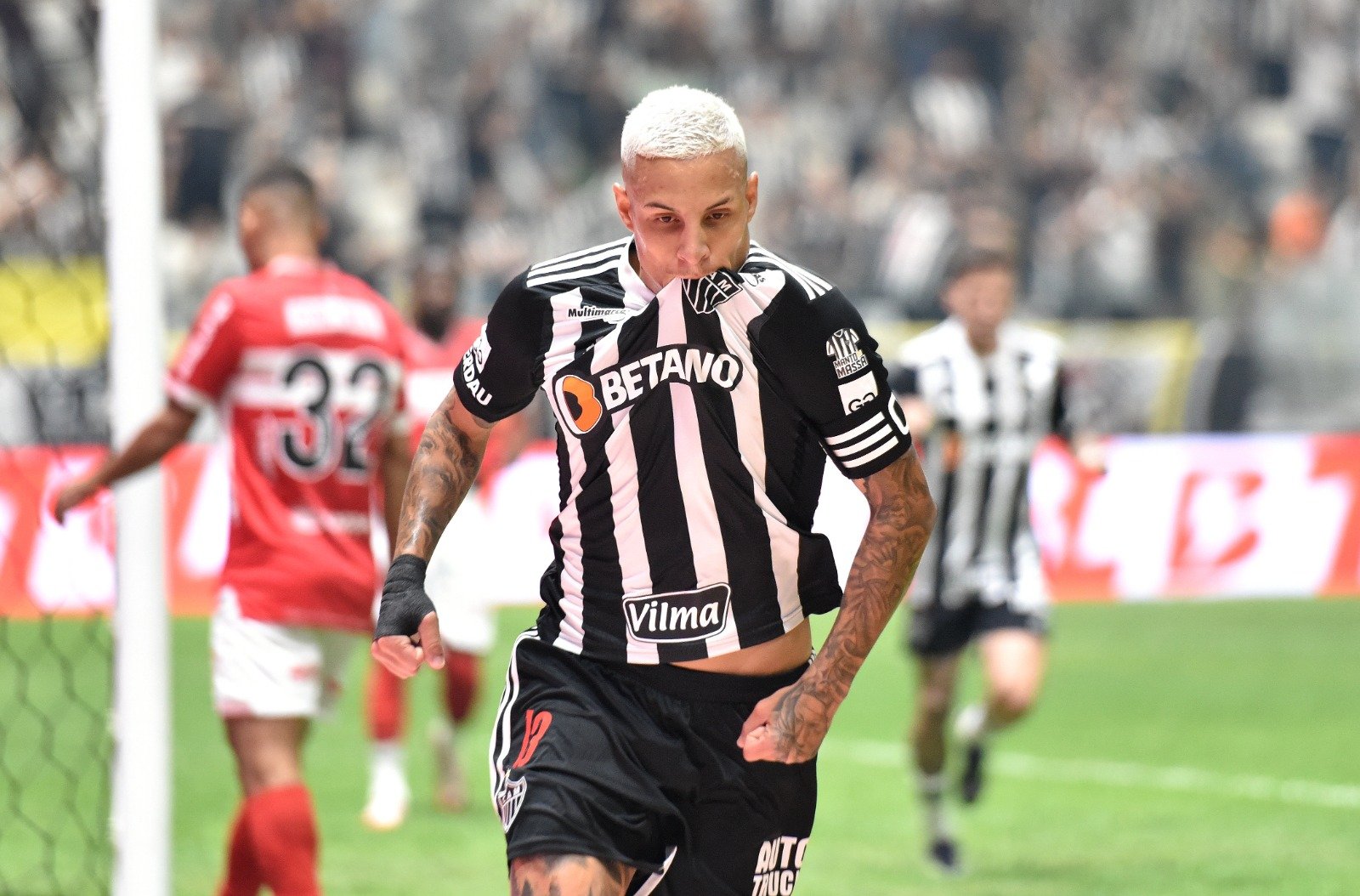 Arana comemora gol pelo Atlético diante do CRB na Copa do Brasil (foto: Ramon Lisboa/EM/D.A Press)