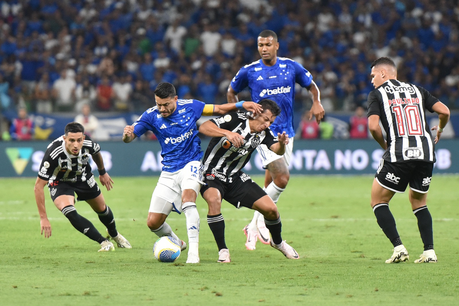 Cruzeiro e Atlético empatam sem gols em clássico com recorde de público no Mineirão &#060; No Ataque