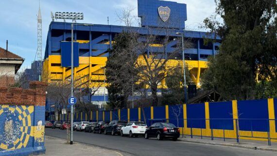 La Bombonera, do Boca Juniors, comporta 49 mil espectadores (foto: Luiz Henrique Campos/No Ataque/D.A Press)