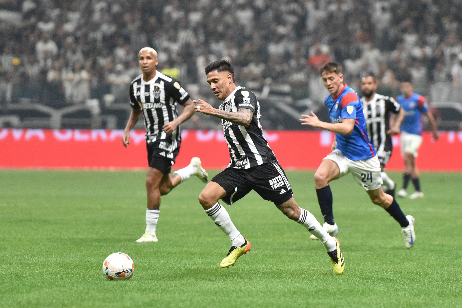 Campo do jogo entre Atlético e San Lore - (foto: Ramon Lisboa/EM/DA Press)