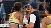 Ana Patrícia, brasileira do vôlei de praia, e Brandie Wilkerson, canadense, discutiram na final em Paris 2024 (foto: Leandro Couri/EM/D.A Press)