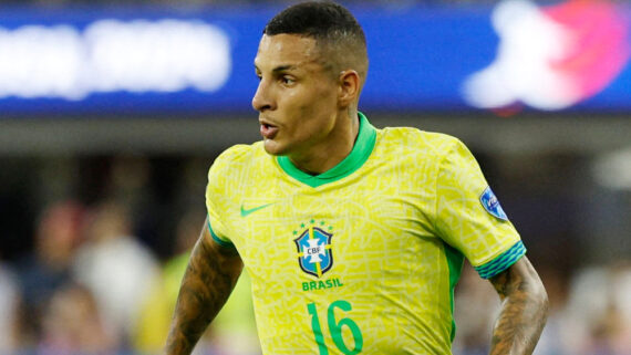 Guilherme Arana, lateral-esquerdo do Atlético, em ação pela Seleção Brasileira (foto: Kevork Djansezian/Getty Images)