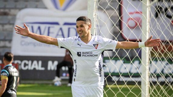 Alex Arce, artilheiro da LDU (foto: Divulgação/LDU)