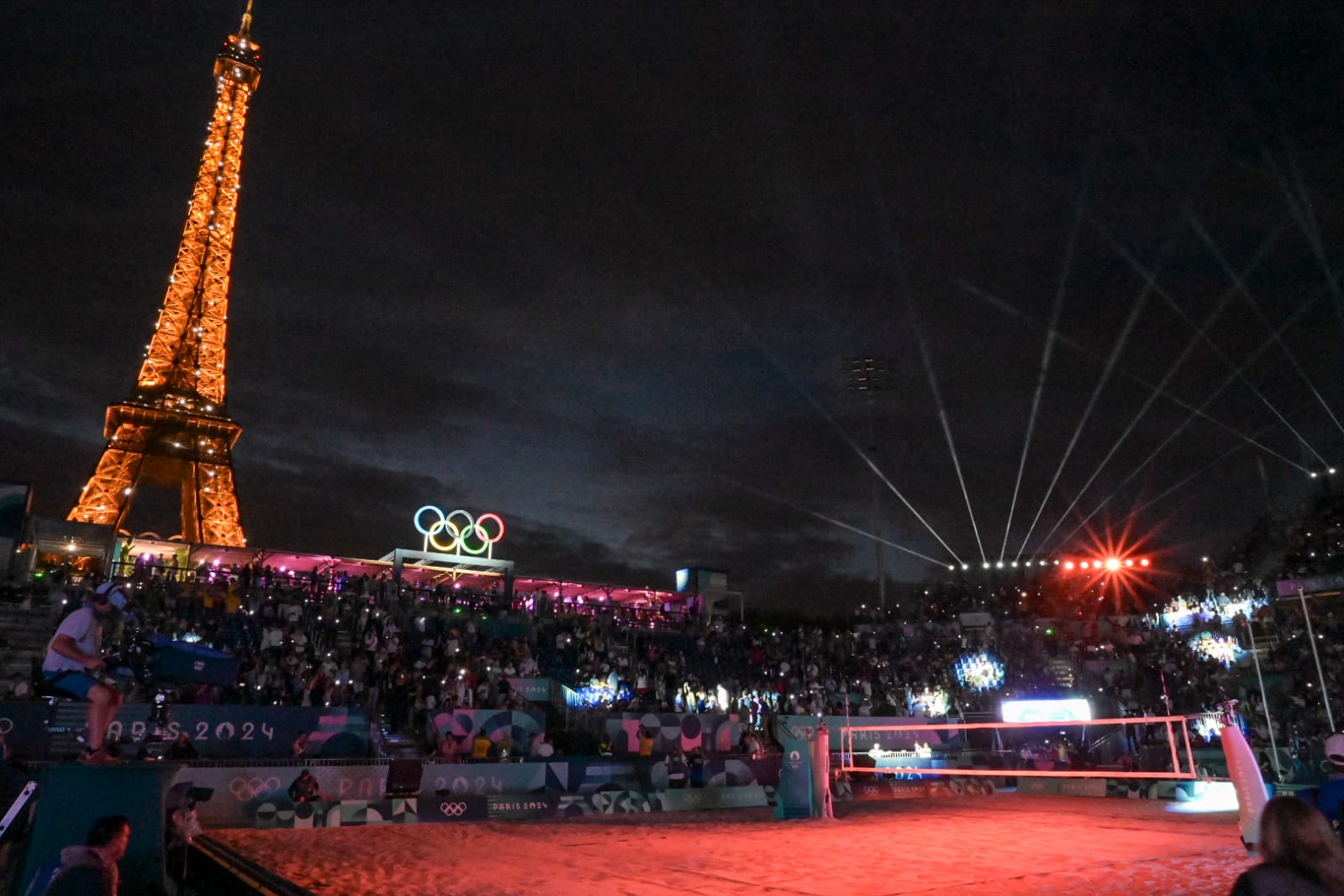 Imagem da Arena Torre Eiffel à noite - (foto: Leandro Couri/EM/D.A Press)