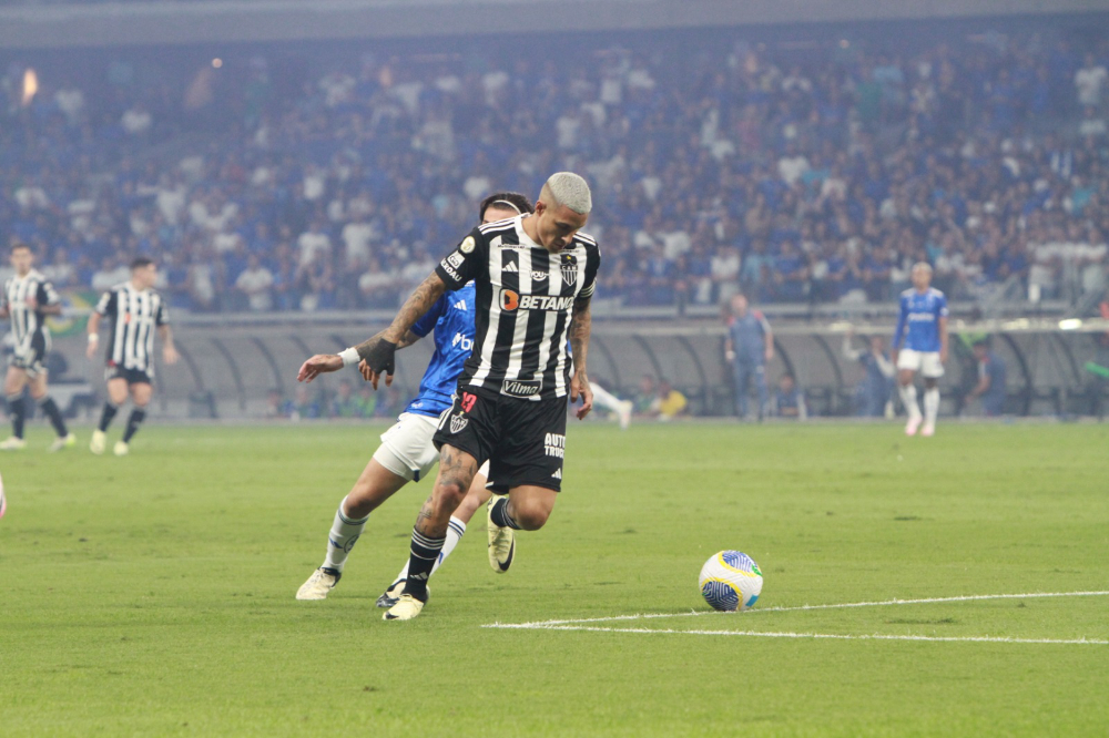 Arana em ação pelo Atlético durante clássico contra o Cruzeiro - (foto: Edésio Ferreira/EM/D.A Press)