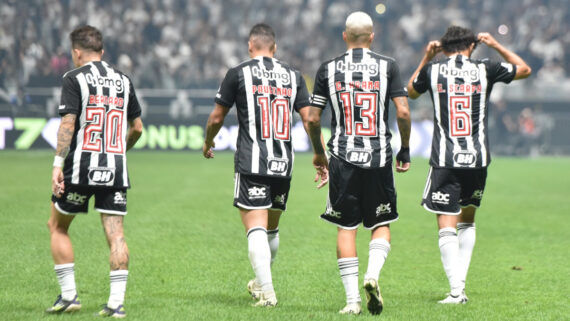 Jogadores do Atlético comemoram gol sobre o CRB (foto: Ramon Lisboa/EM/DA.Press)