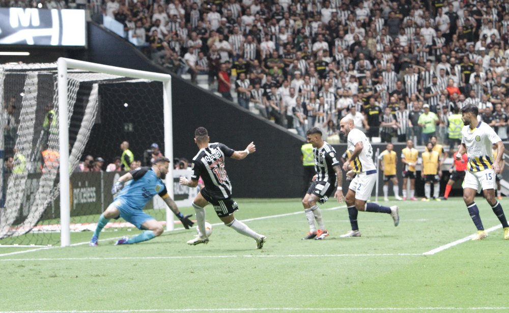 Gol de Paulinho pelo Atlético diante do Rosario Central na Arena MRV (foto: Edésio Ferreira/EM/D.A Press)