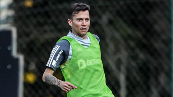 Bernard em treino pelo Atlético na Cidade do Galo (foto: Pedro Souza/Atlético)