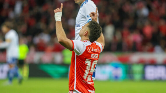 Borré comemora gol pelo Internacional diante do Cruzeiro (foto: Ricardo Duarte/Internacional)